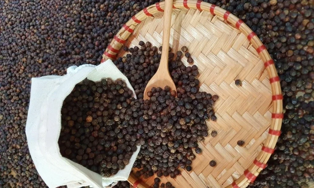Giá 1kg Tiêu Trắng Hôm Nay Bao Nhiêu? Bảng Giá Mua Sỉ Lẻ