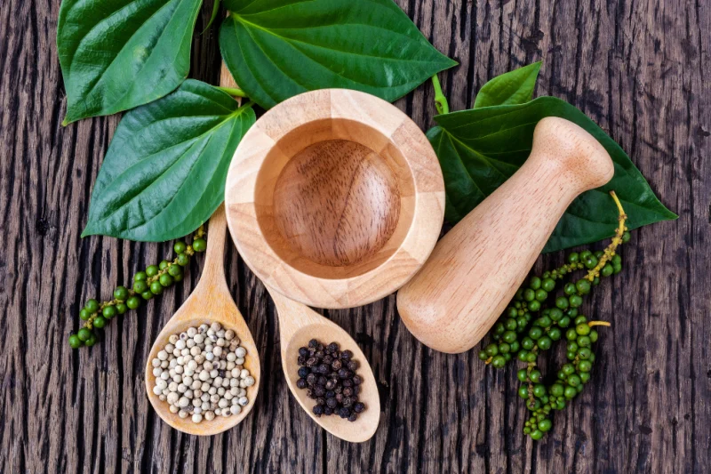 Hạt tiêu đen và tiêu trắng hỗ trợ tiêu hóa tốt hơn
