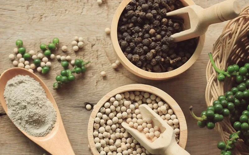 Hình ảnh các loại hồ tiêu khô và tươi dùng làm vị thuốc đông y